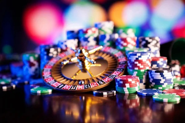 Live AduQ dealer managing cards and game flow